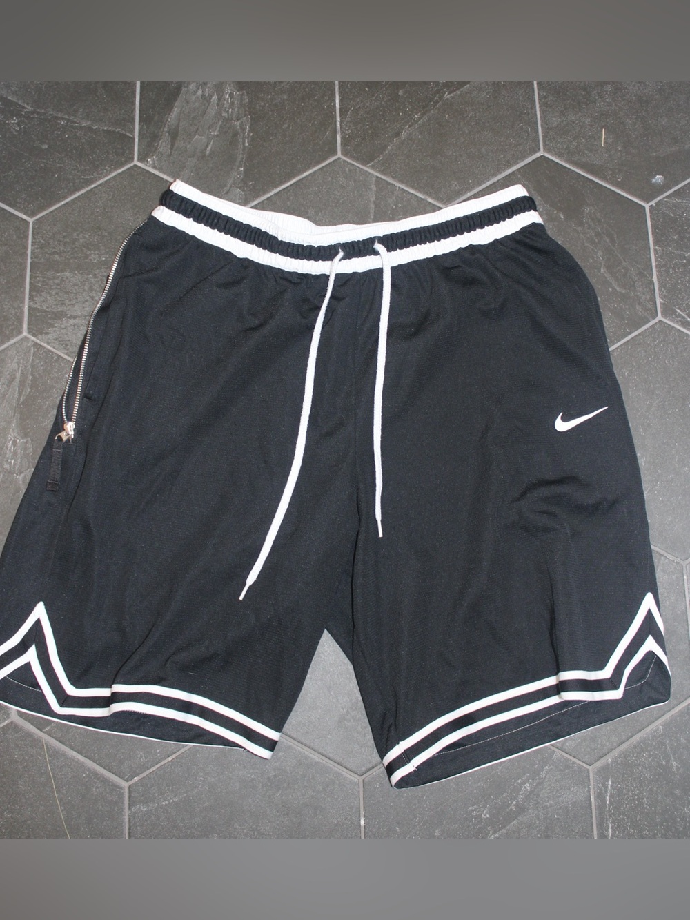Nike Men's Dri-FIT DNA Basketball Shorts Black White Size Large